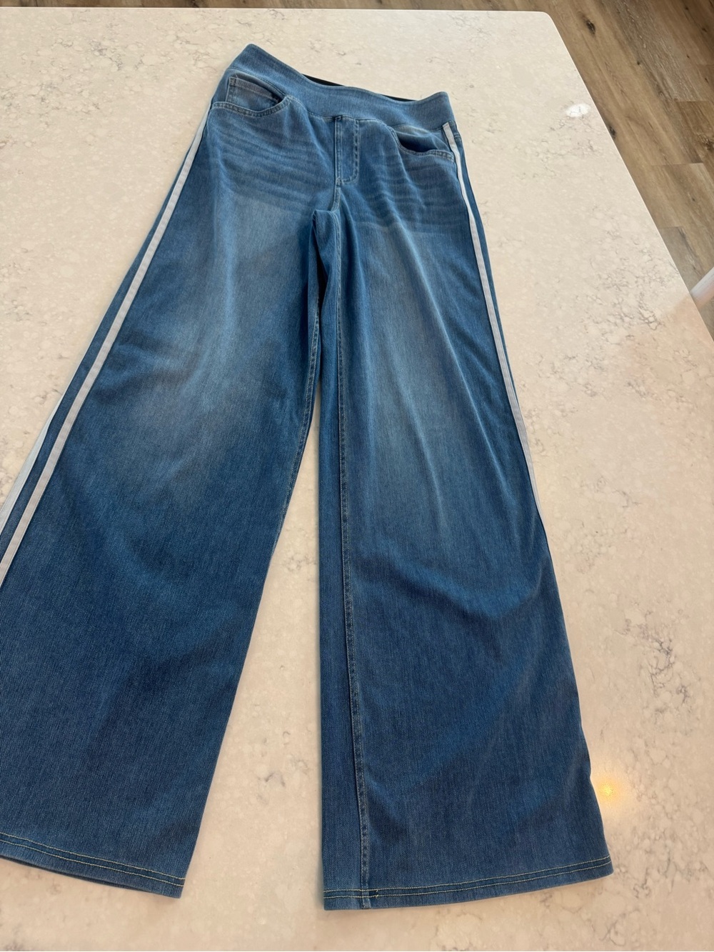 HALARA Blue Wide-Leg Jeans with White Side Stripe